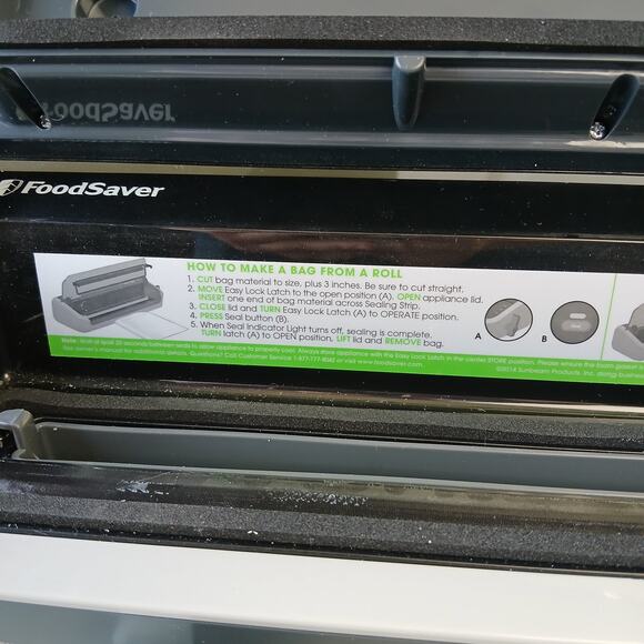 Sunbeam FoodSaver Vacuum Sealer meal prep 17"x6"x4" short cord model FM2000-000 - Picture 4 of 7
